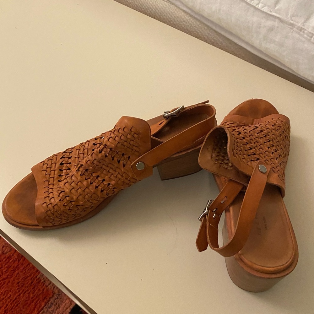RAG & BONE tab perforated leather sling back sandals with short heel, size 39 - Picture 7 of 9